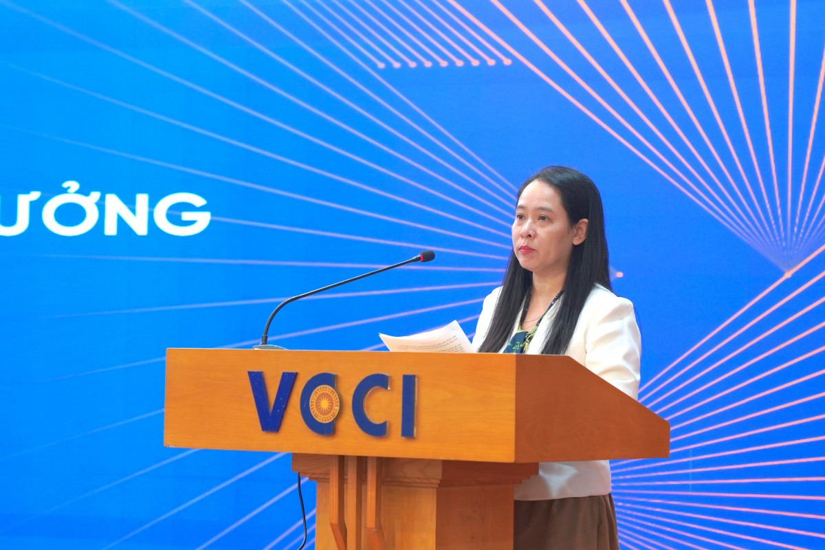 Bà Cao Thị Thanh Lan - Đại diện Cục Quản lý, giám sát chính sách thuế, phí và lệ phí (Bộ Tài chính) phát biểu tại sự kiện.