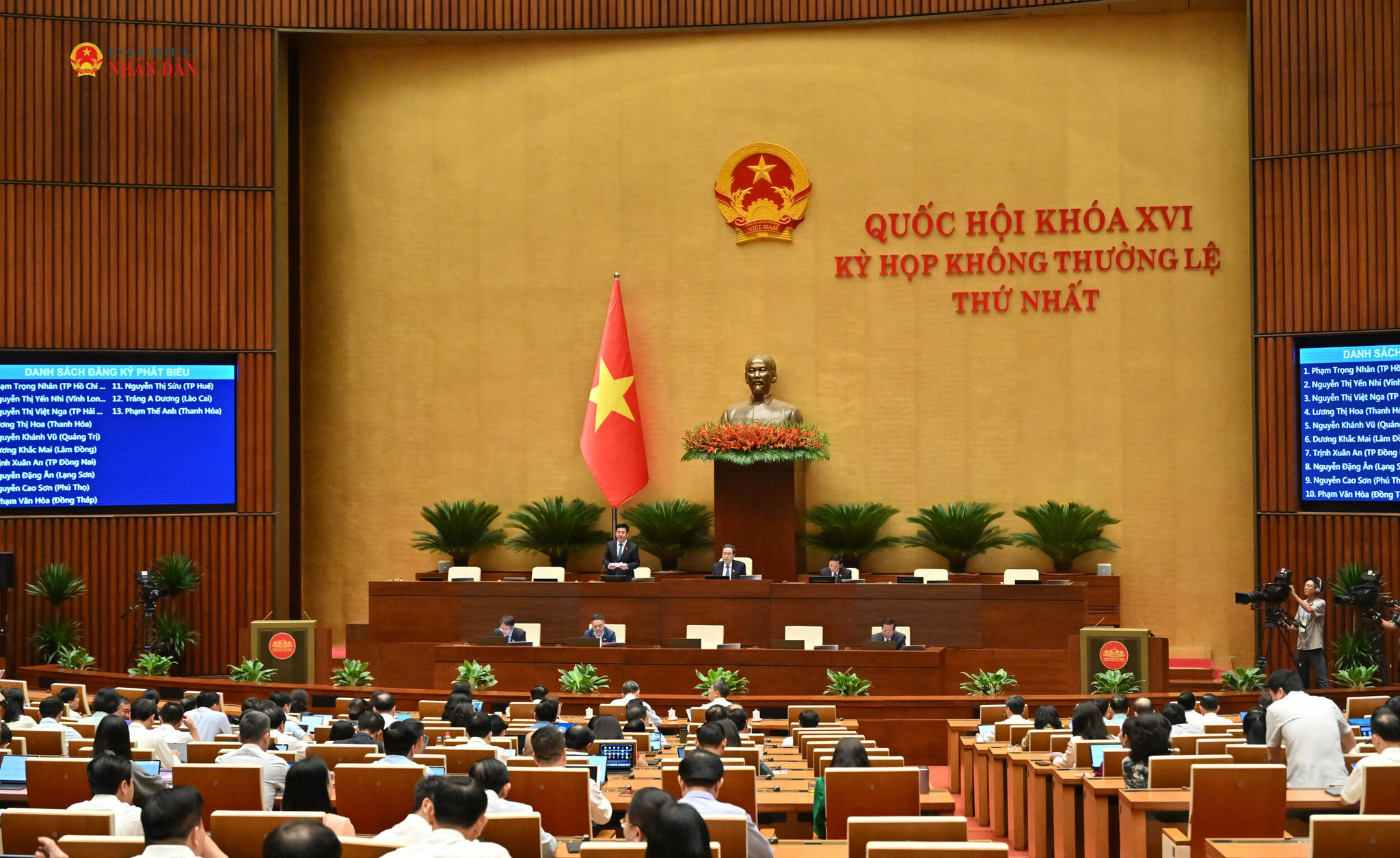 Phó Chủ tịch Quốc hội Nguyễn Hồng Diên điều hành phiên họp