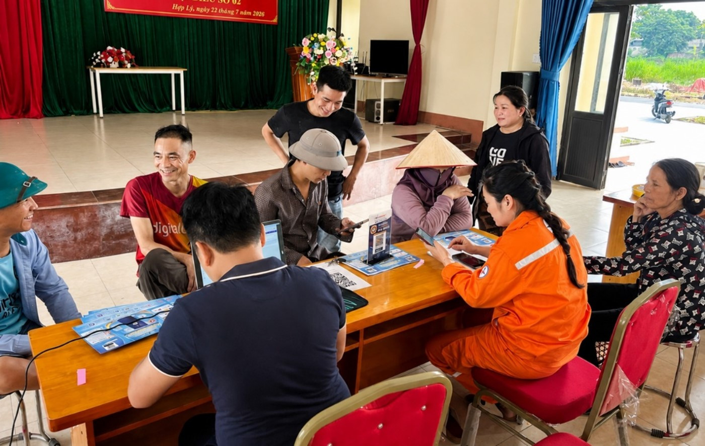 Tuyên truyền, hướng dẫn người dân tiếp cận và sử dụng các tiện ích dịch vụ điện số tại nhà văn hóa thôn