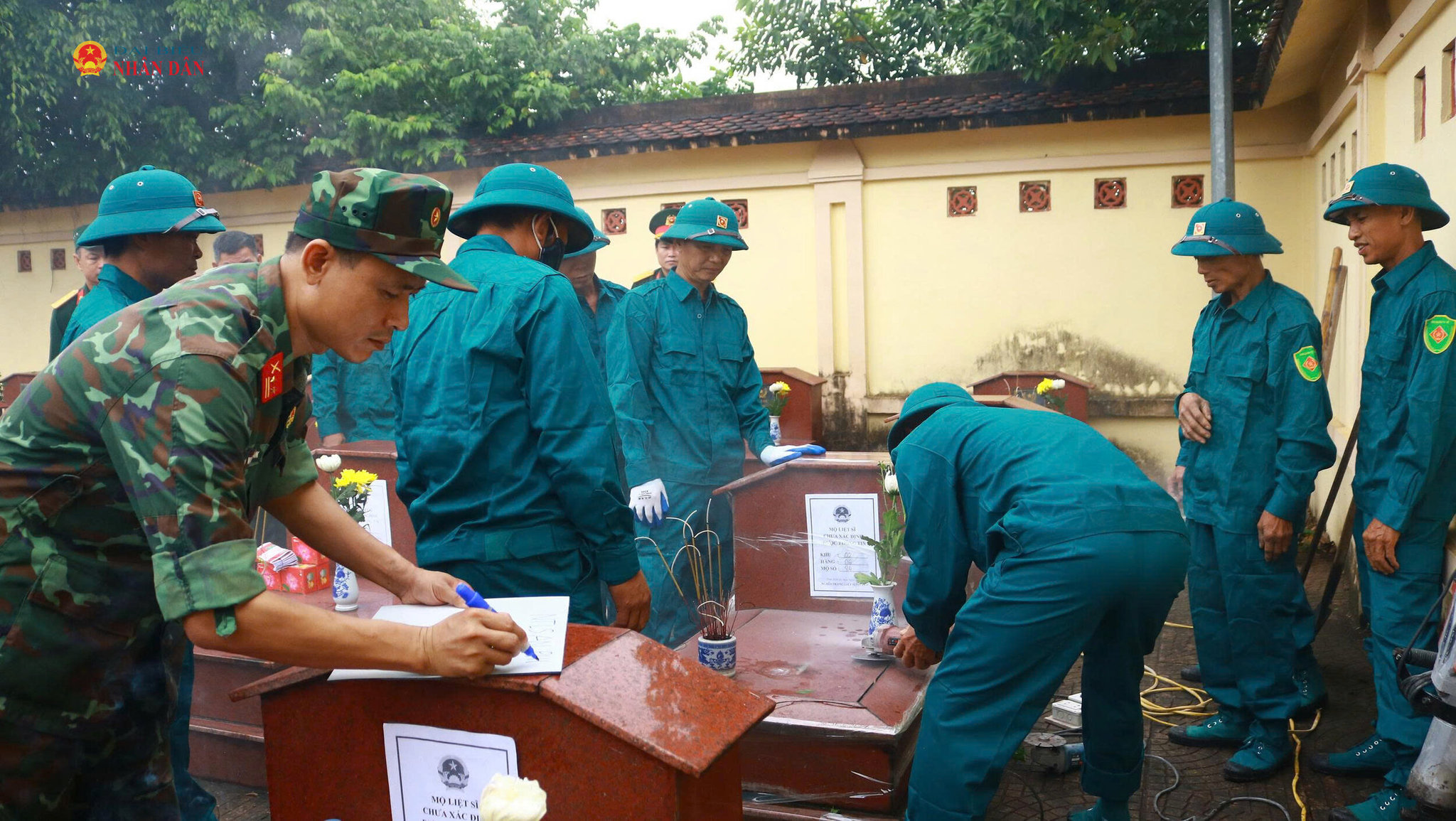 Mọi công đoạn được tiến hành khẩn trương, nghiêm túc, bảo đảm đúng quy trình.