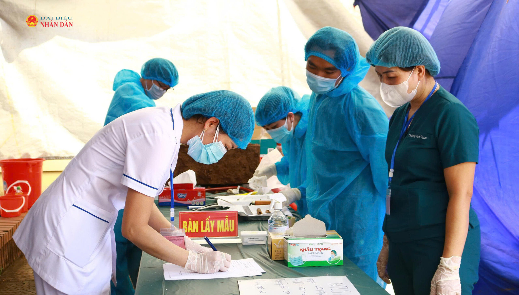 Trang nghiêm không khí Lễ khai quật, lấy mẫu ADN hài cốt liệt sĩ tại Nghĩa trang An Phú