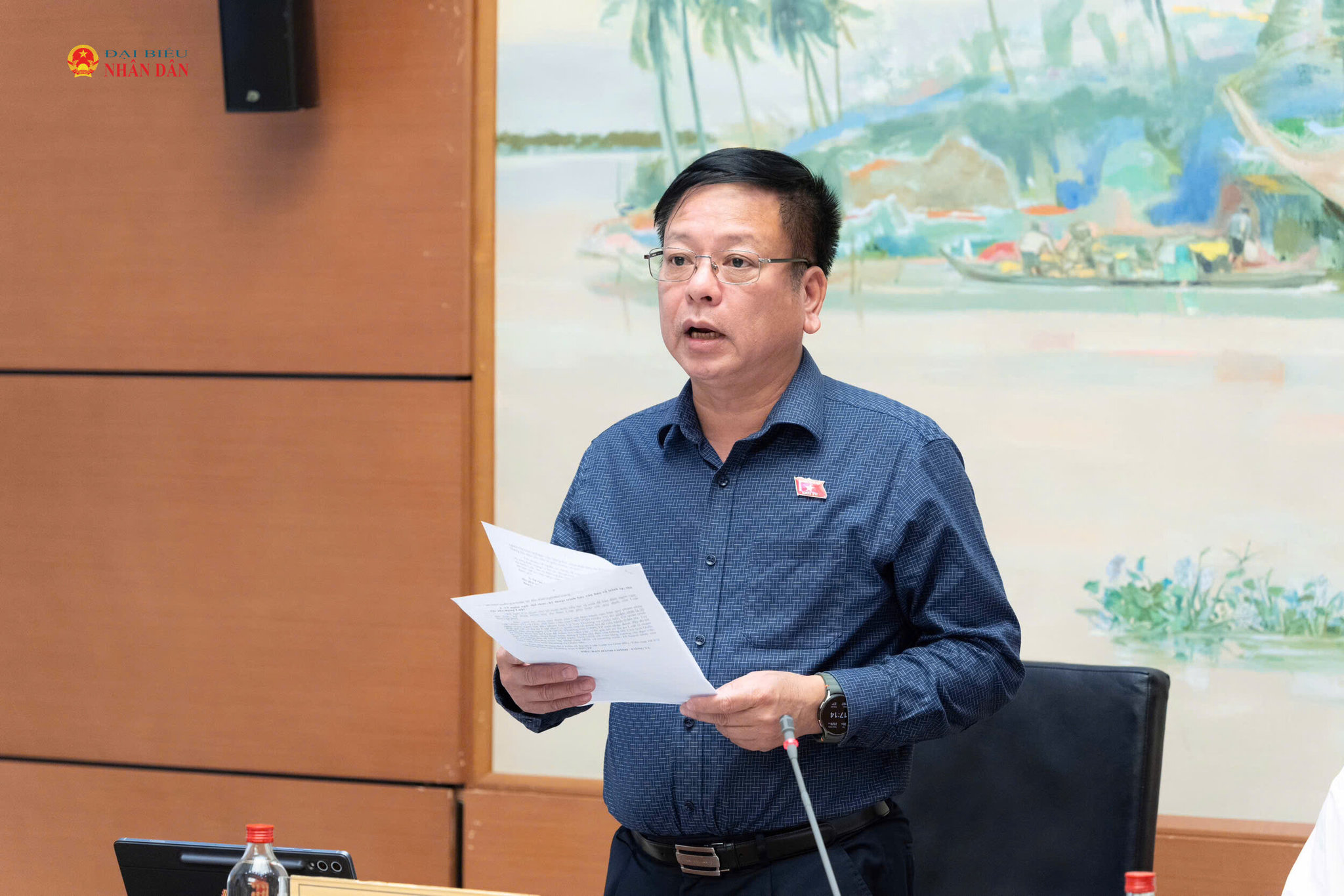 Phó Chủ nhiệm Ủy ban Pháp luật và Tư pháp Nguyễn Trường Giang phát biểu tại phiên họp
