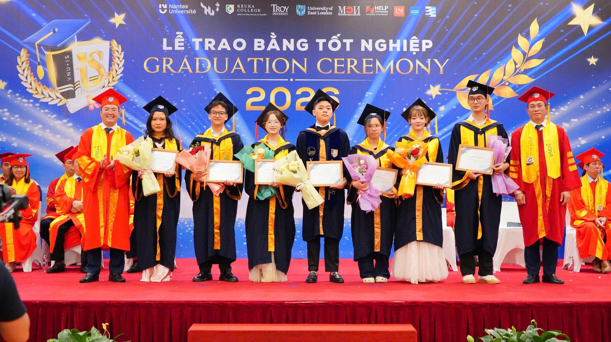 Trường Quốc tế, ĐHQGHN trao bằng tốt nghiệp năm 2026 cho tân cử nhân và thạc sĩ. Ảnh: VNU-IS