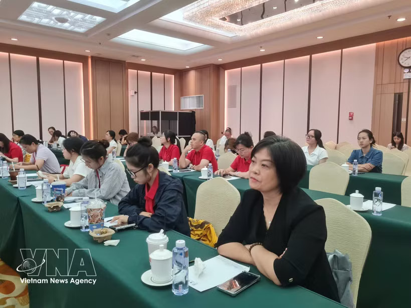 Vietnamese youth delegates learn about President Ho Chi Minh’s revolutionary activities in China (Photo: VNA)