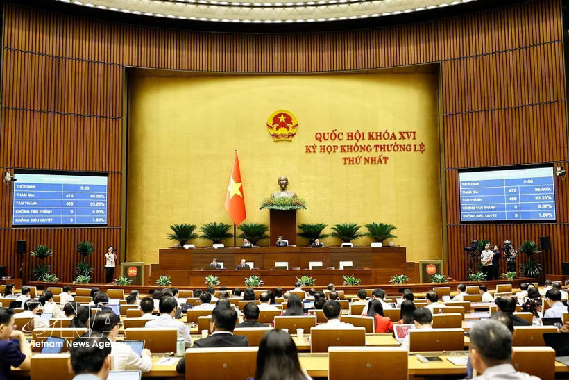 The National Assembly passes the revised Law on Dissemination and Education of Law by voting (Photo: VNA) 