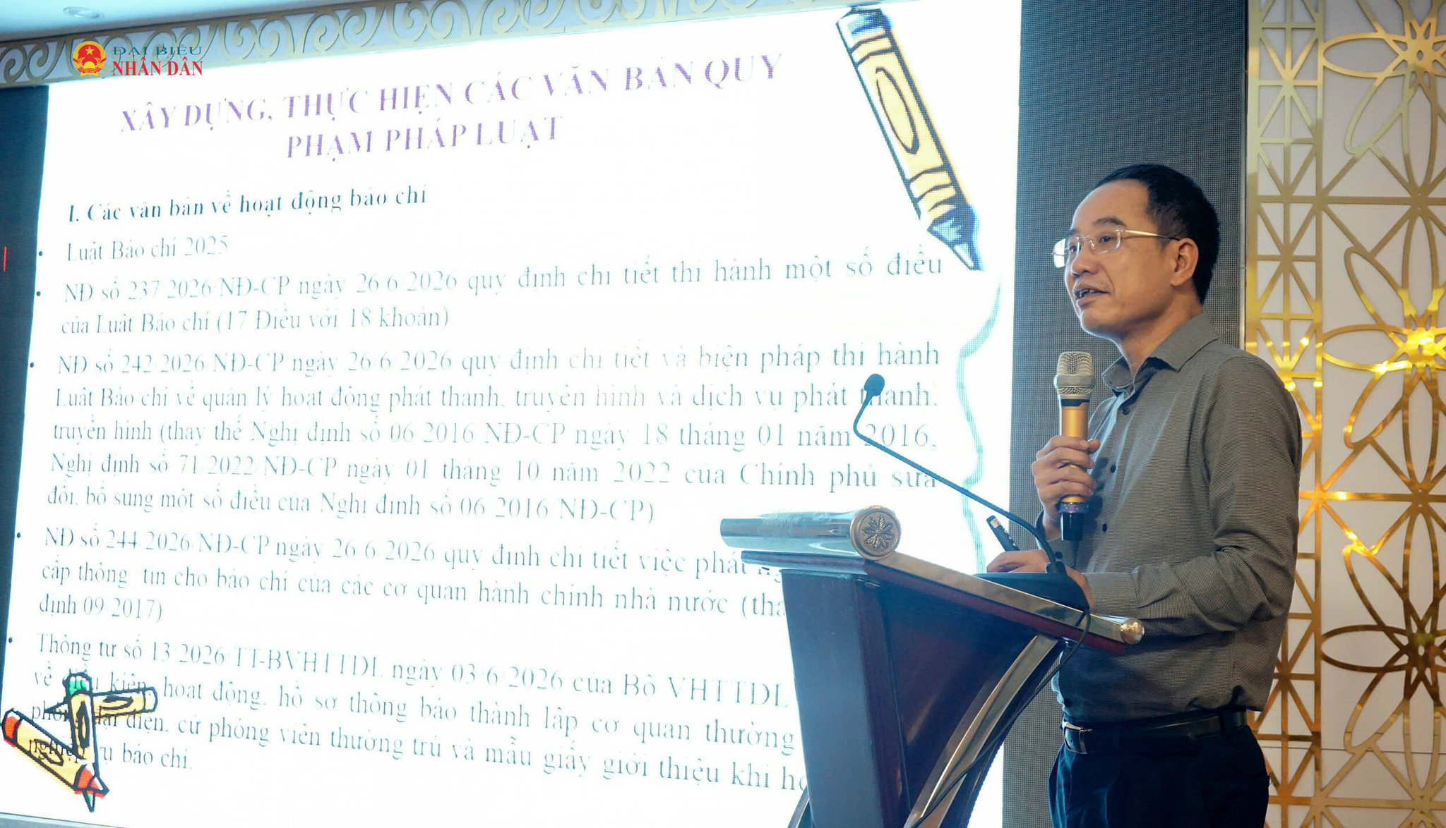 Phó Cục trưởng Cục Báo chí, Bộ Văn hóa, Thể thao và Du lịch Nguyễn Văn Hiếu trình bày những điểm mới của Luật Báo chí, có hiệu lực từ ngày 1/7/2026