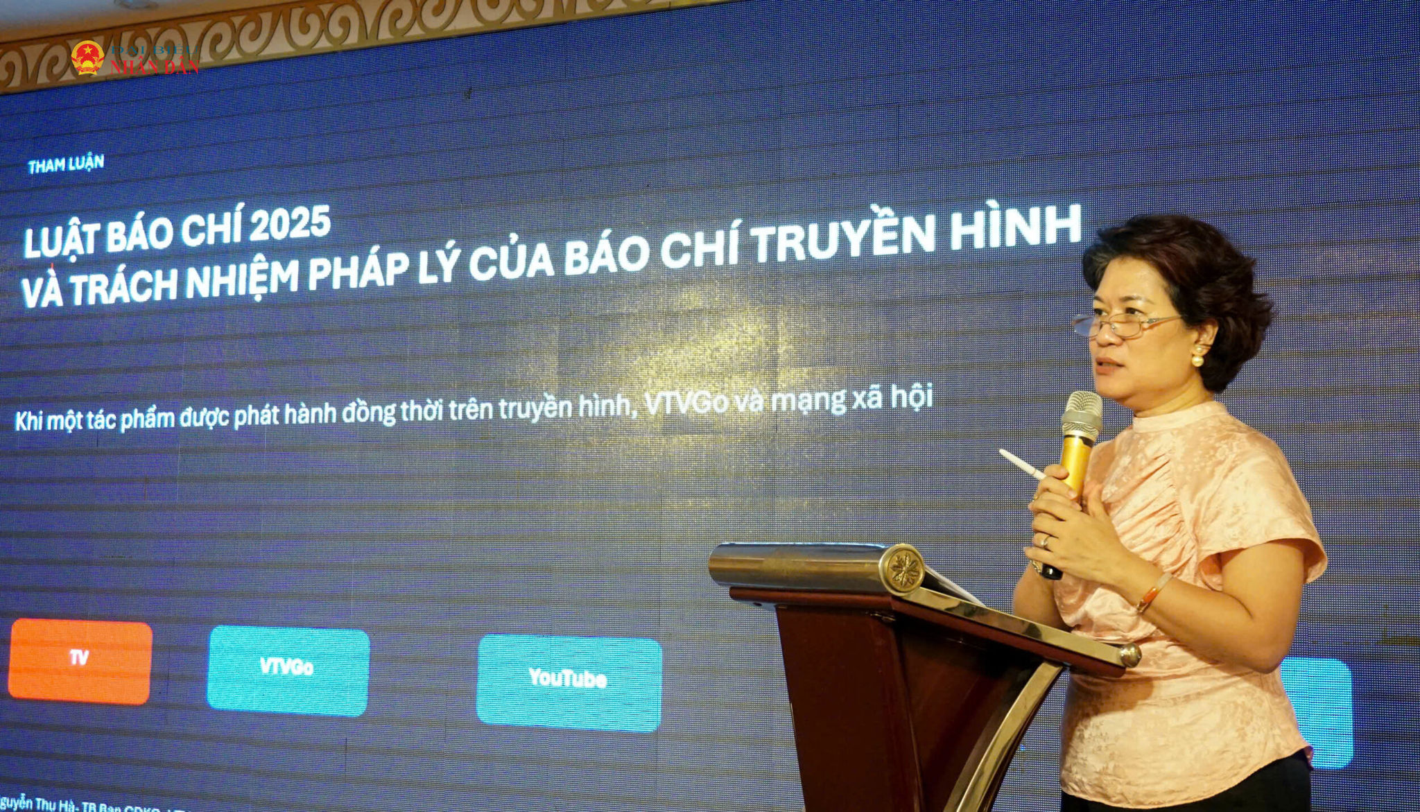 Trưởng ban Chuyên đề - Khoa giáo, Đài Truyền hình Việt Nam, TS. Nguyễn Thu Hà chỉ ra những thách thức, rủi ro mới khi các tác phẩm được phát hành, phân phối trên đa nền tảng
