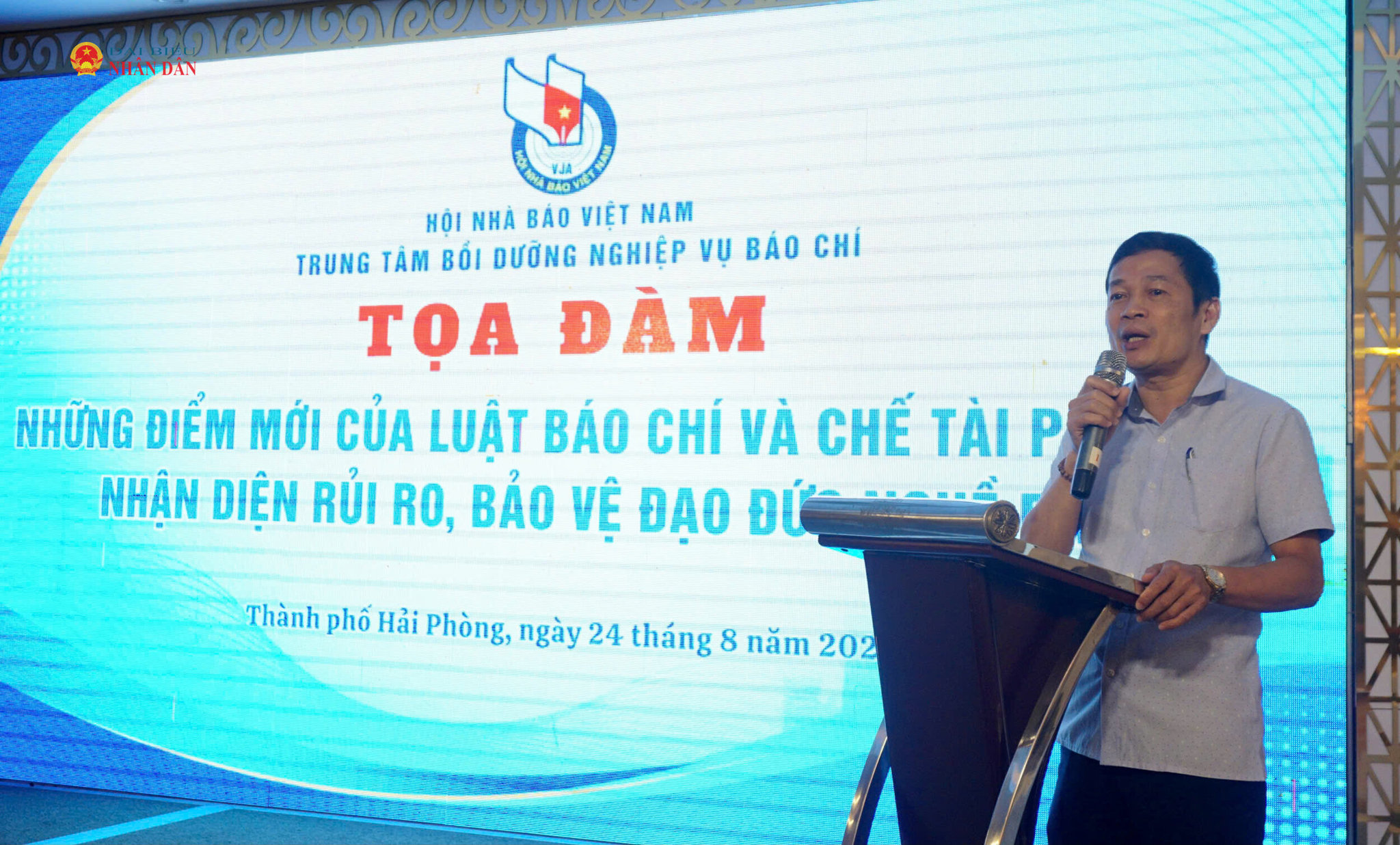 Theo TS. Nguyễn Tri Thức, Ban Biên tập Tạp chí Cộng sản, một mặt, các cơ quan báo chí phải xây dựng quy định chung về giới hạn sử dụng AI; mặt khác, chính các nhà báo phải thực sự cẩn trọng, đề cao đạo đức báo chí trong quá trình tác nghiệp