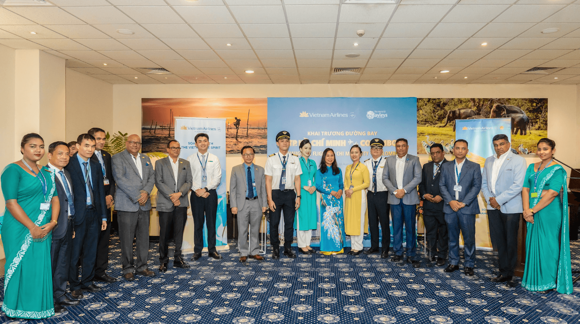 2. Đại diện Vietnam Airlines cùng lãnh đạo Sri Lanka trong ngày khai trương đường bay