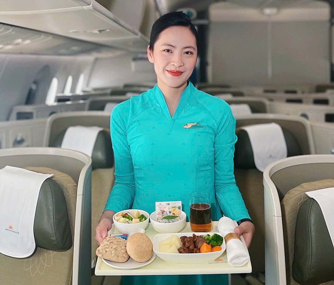 3. Thanh long Phú Hội và dưa lưới được phục vụ tới hành khách hạng Thương gia trên các chuyến bay nội địa và quốc tế từ ngày 23_8 đến 31_8_2026