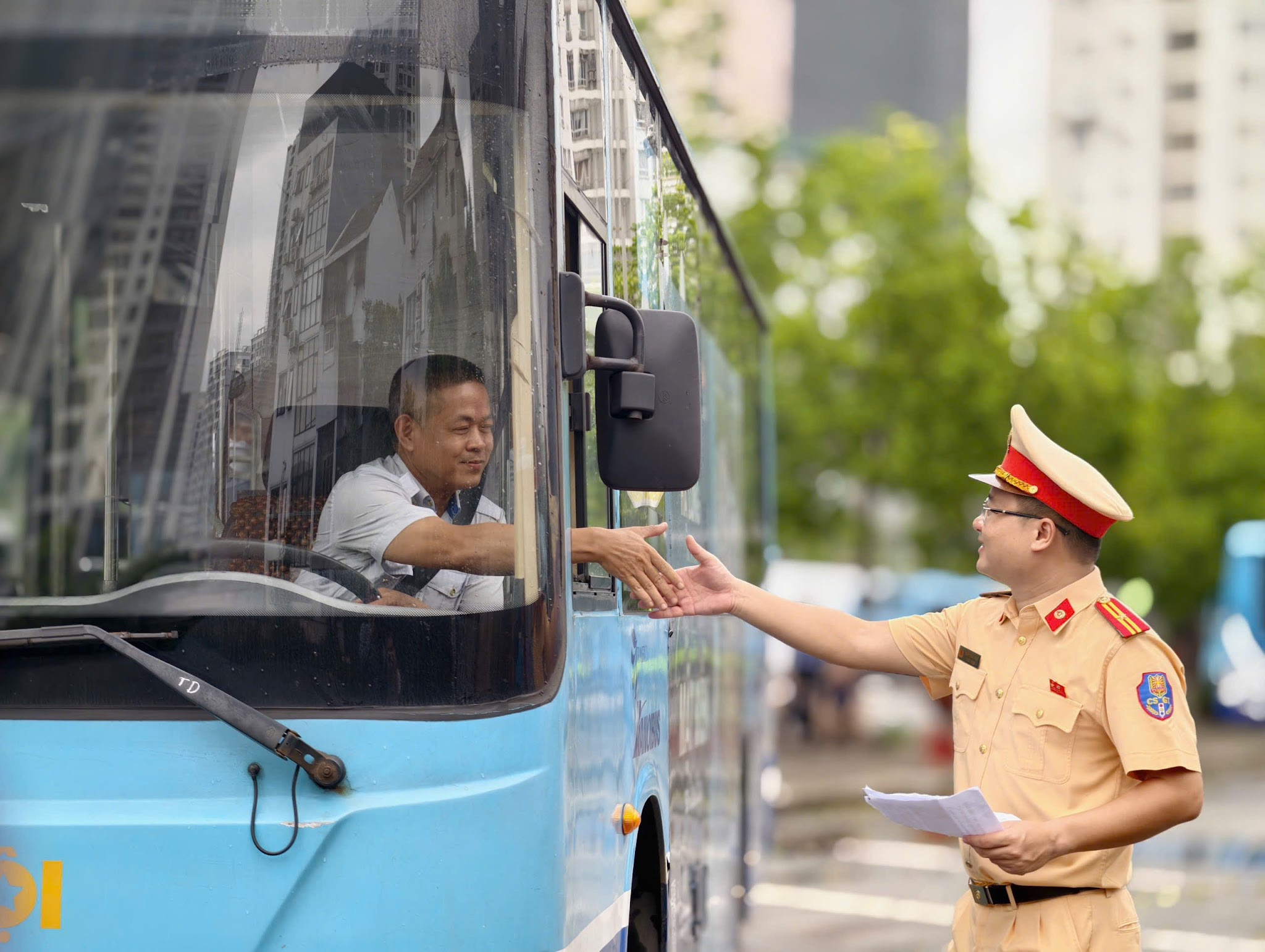 CSGT Hà Nội tăng cường phối hợp, tuyên truyền bảo đảm TTATGT đối với đội ngũ lái xe buýt