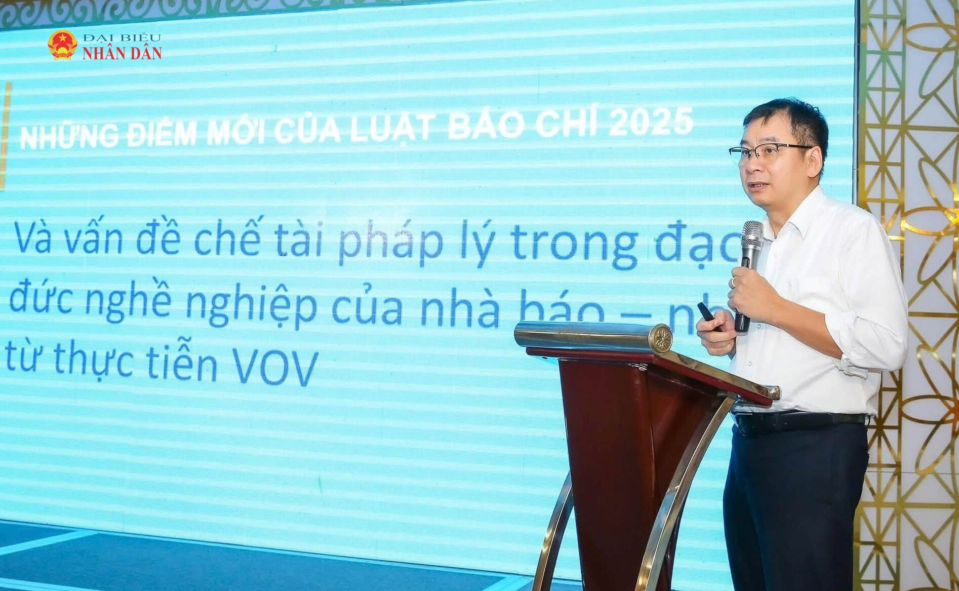 Trưởng Ban Thư ký biên tập Đài Tiếng nói Việt Nam (VOV) nhà báo, TS. Đồng Mạnh Hùng cho rằng, yêu cầu đặt ra với các cơ quan báo chí hiện nay là phải có ”lằn ranh” pháp lý, quy định kiểm duyệt, tránh những sai sót khó chống đỡ trong thời đại kỹ thuật số
