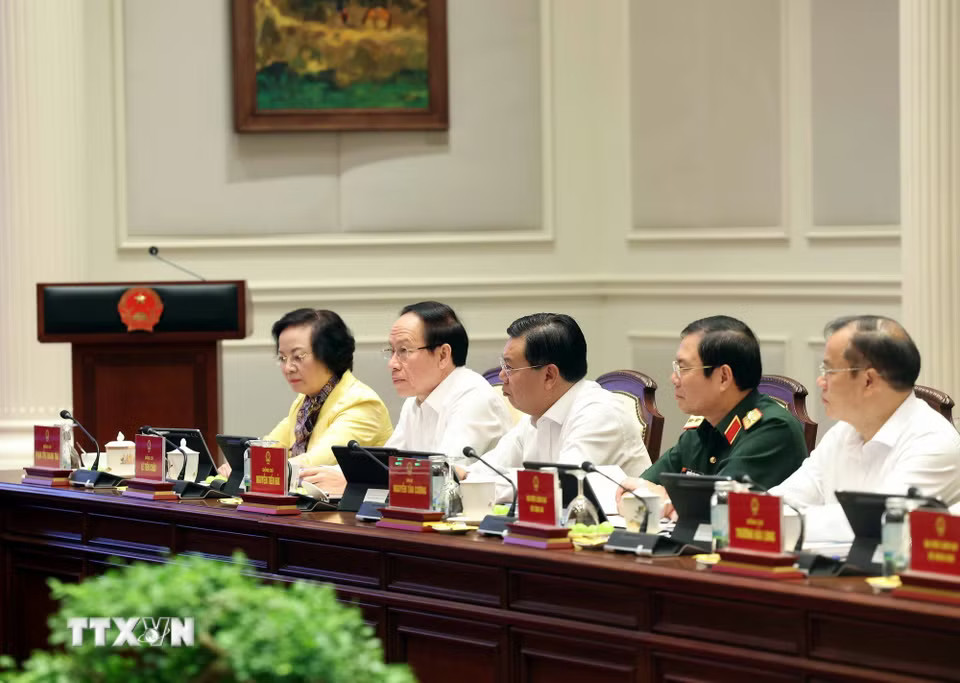 Các đại biểu tham dự cuộc làm việc