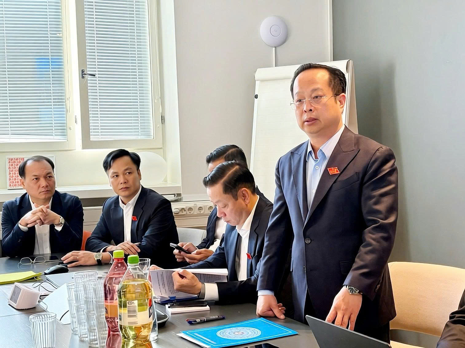Phó Chủ tịch Thường trực HĐND thành phố Hà Nội Trần Thế Cương đề xuất một số hướng hợp tác cụ thể với Forum Virium Helsinki