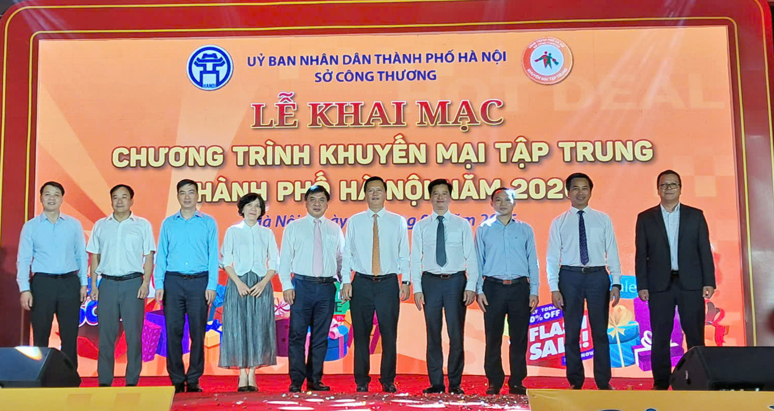 Các đại biểu dự khai mạc Chương trình Khuyến mại tập trung thành phố Hà Nội 2026