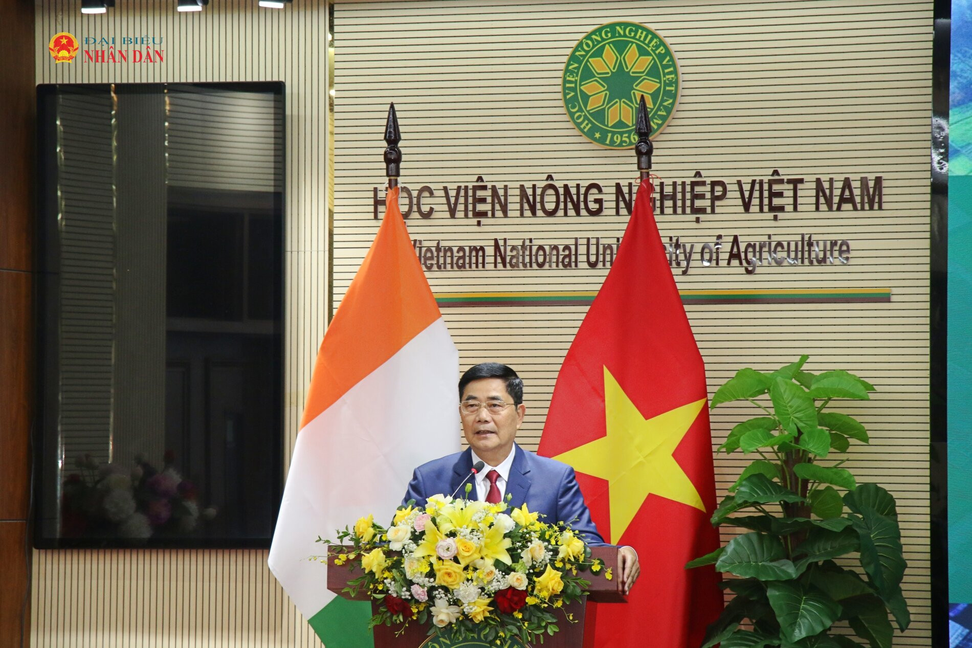 Nguyên Phó Trưởng Ban Kinh tế Trung ương Cao Đức Phát phát biểu. Ảnh: Đắc Trường