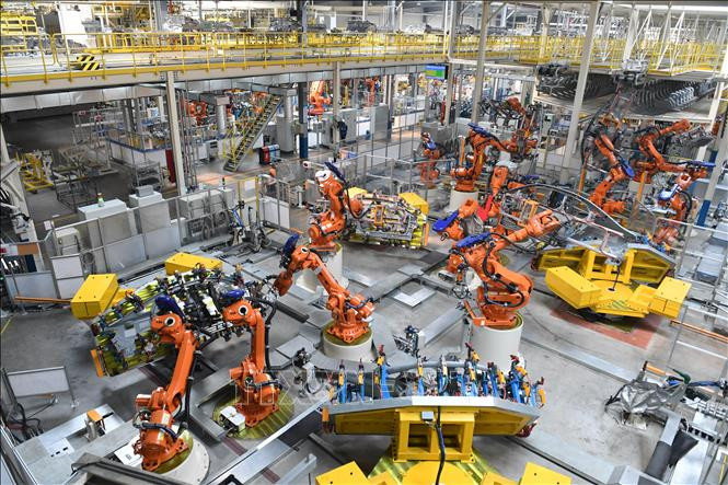 Dây chuyền gia công linh kiện cơ khí - một trong những khâu doanh nghiệp robot Việt Nam vẫn phụ thuộc lớn vào chuỗi cung ứng nước ngoài
