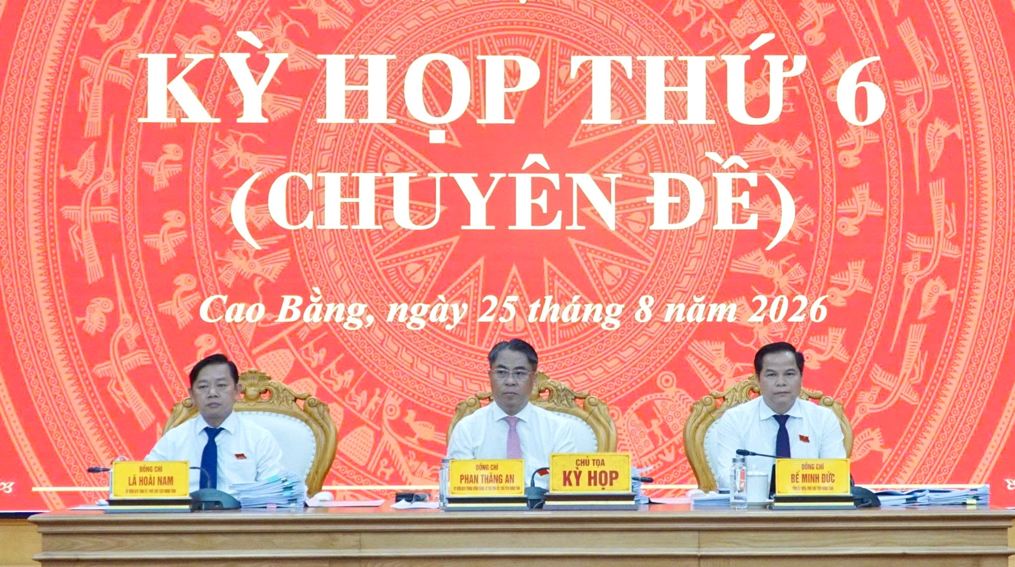 Chủ tọa điều hành kỳ họp