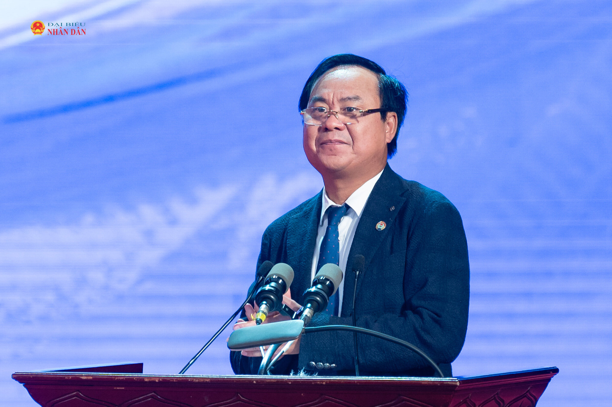 Thứ trưởng Bộ Nông nghiệp và Môi trường Võ Văn Hưng trình bày tham luận