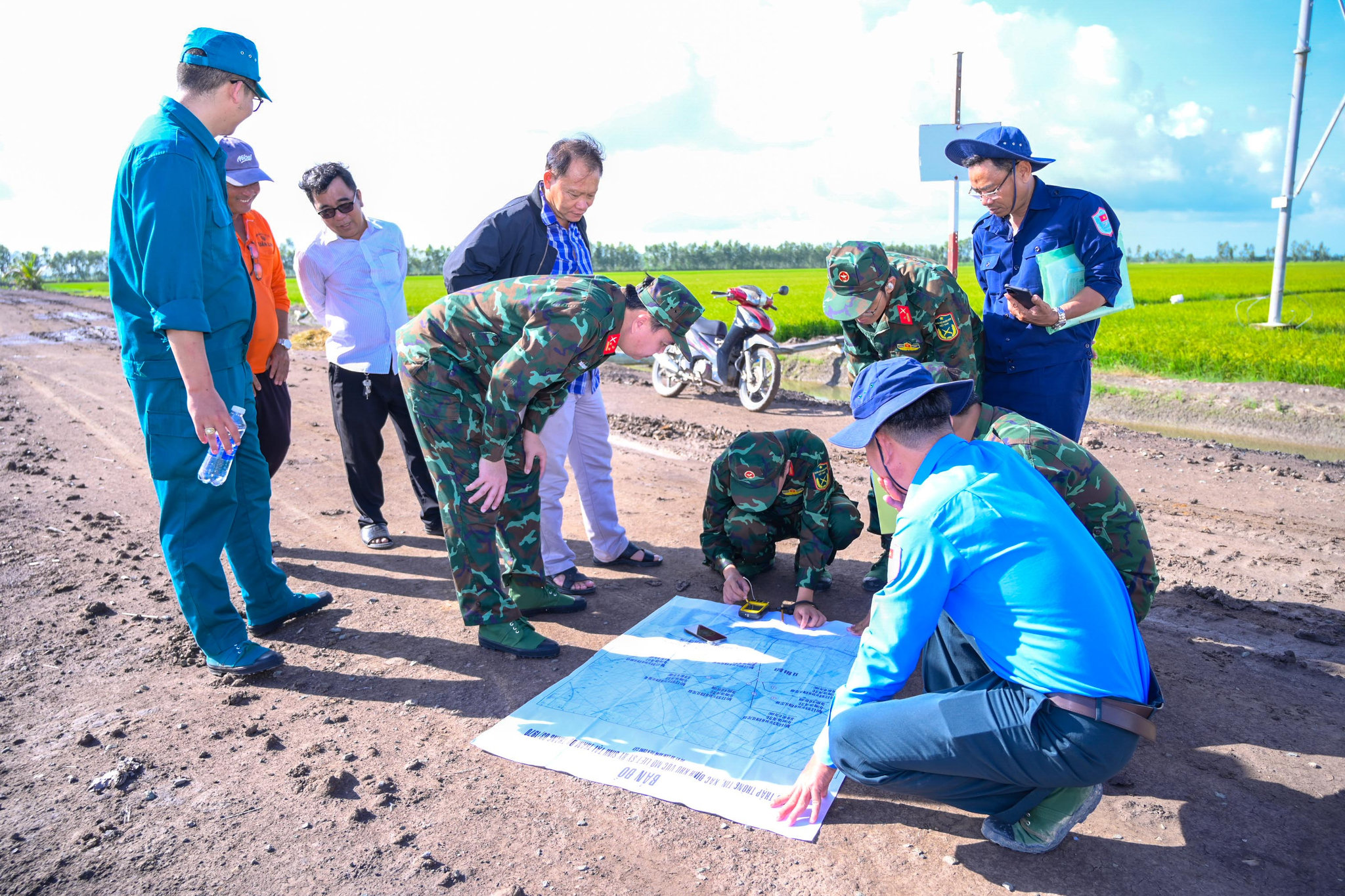 Lực lượng chức năng xác định vị trí từ thông tin 300 liệt sĩ hy sinh tại khu vực rừng tràm 800