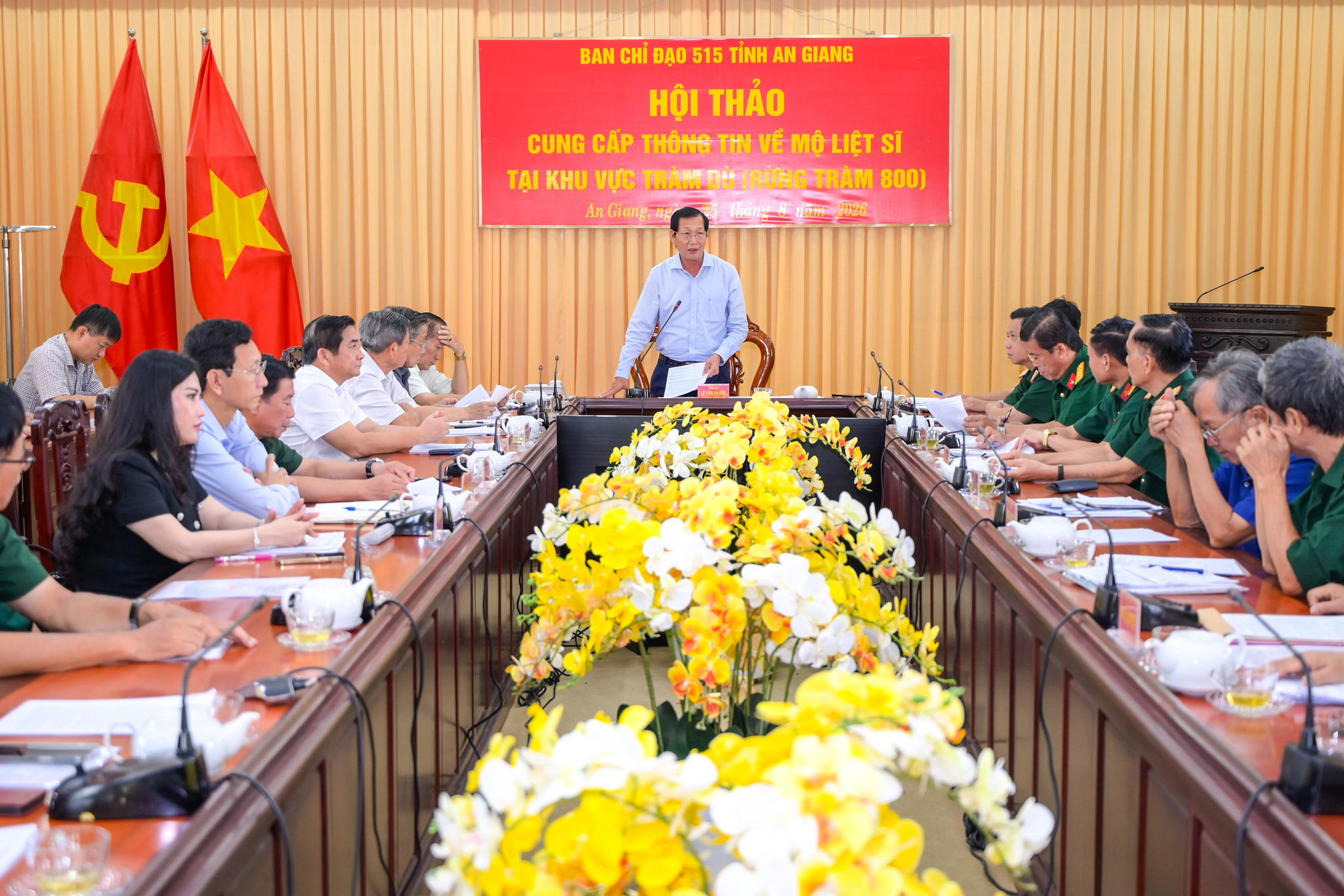 Phó Chủ tịch UBND tỉnh, Trưởng Ban Chỉ đạo tìm kiếm, quy tập và định danh hài cốt liệt sĩ tỉnh An Giang Lê Văn Phước chủ trì Hội thảo