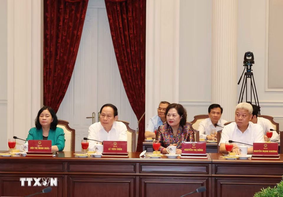 Các đại biểu tham dự cuộc gặp