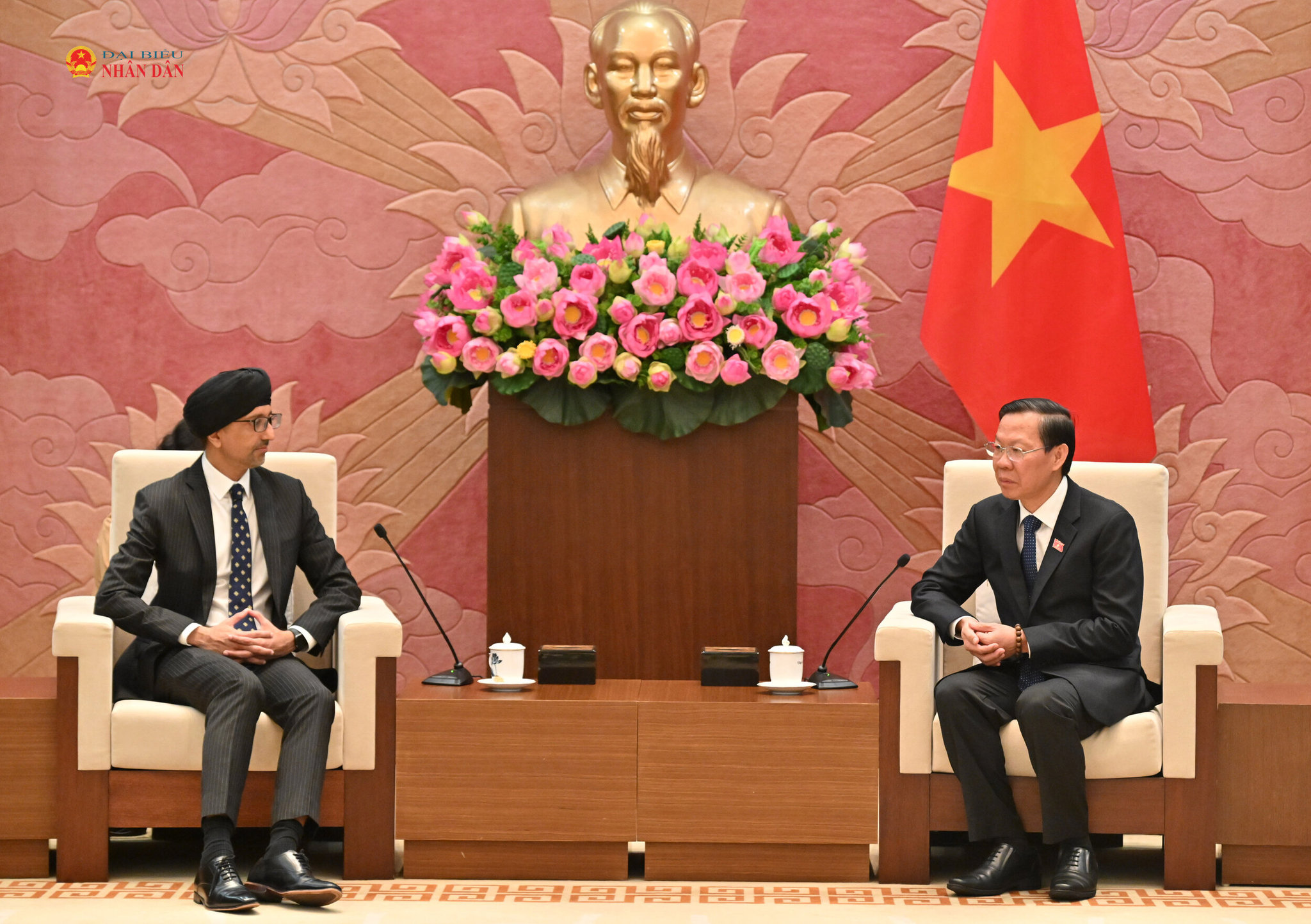 Chủ nhiệm Ủy ban Kinh tế và Tài chính, Chủ tịch Nhóm Nghị sĩ hữu nghị Việt Nam - Singapore Phan Văn Mãi tiếp Đại sứ Singapore Rajpal Singh