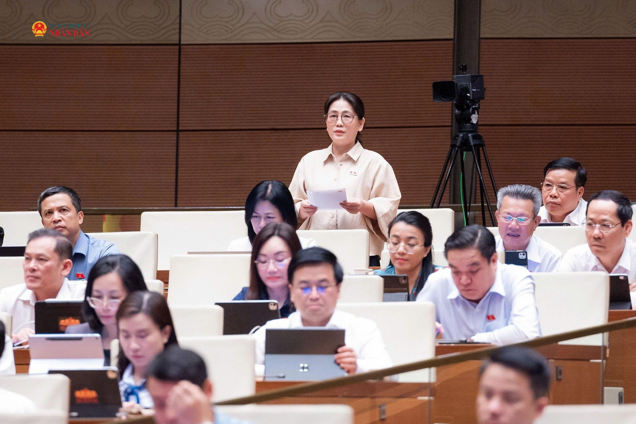 ĐBQH Phan Thị Nguyệt Thu phát biểu tại hội trường