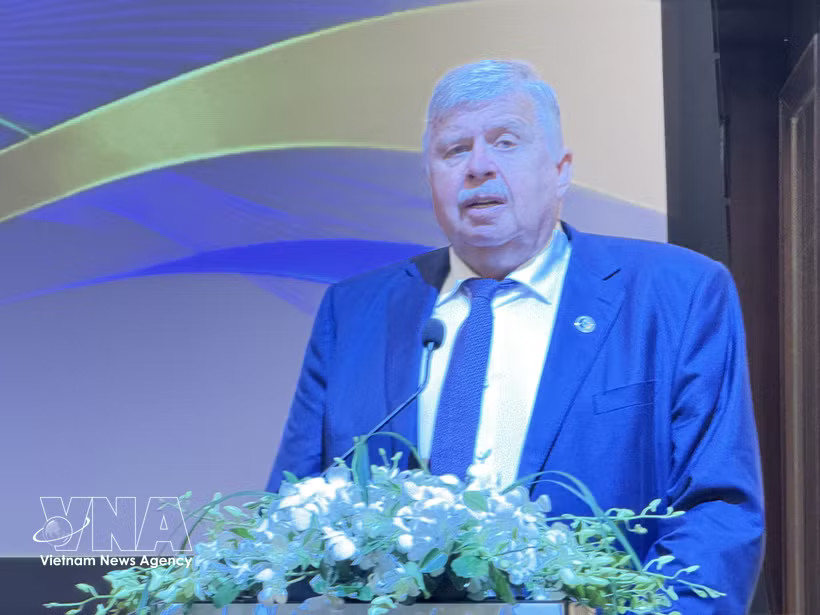 Andrey Belyaninov, Secretary-General of the World Peoples Assembly's and member of the Commission of Russia for UNESCO, speaks at the opening session of the World Peoples Assembly Days in Vietnam on August 25, 2026. (Photo: VNA)