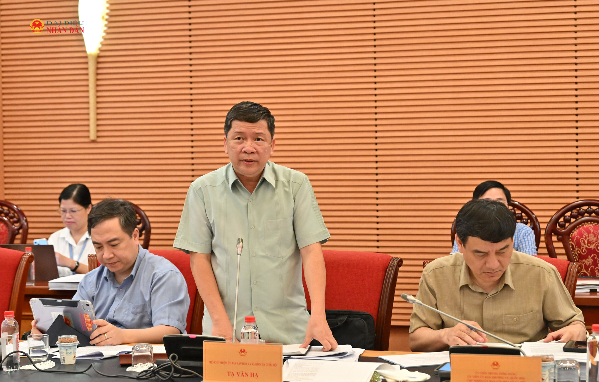 Phó Chủ nhiệm Ủy ban Văn hóa và Xã hội Tạ Văn Hạ