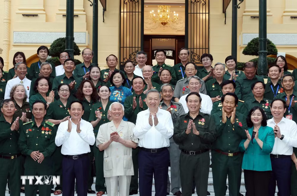 Tổng Bí thư, Chủ tịch nước Tô Lâm và các đại biểu. (Ảnh: Thống Nhất/TTXVN) Tổng Bí thư, Chủ tịch nước Tô Lâm và các đại biểu