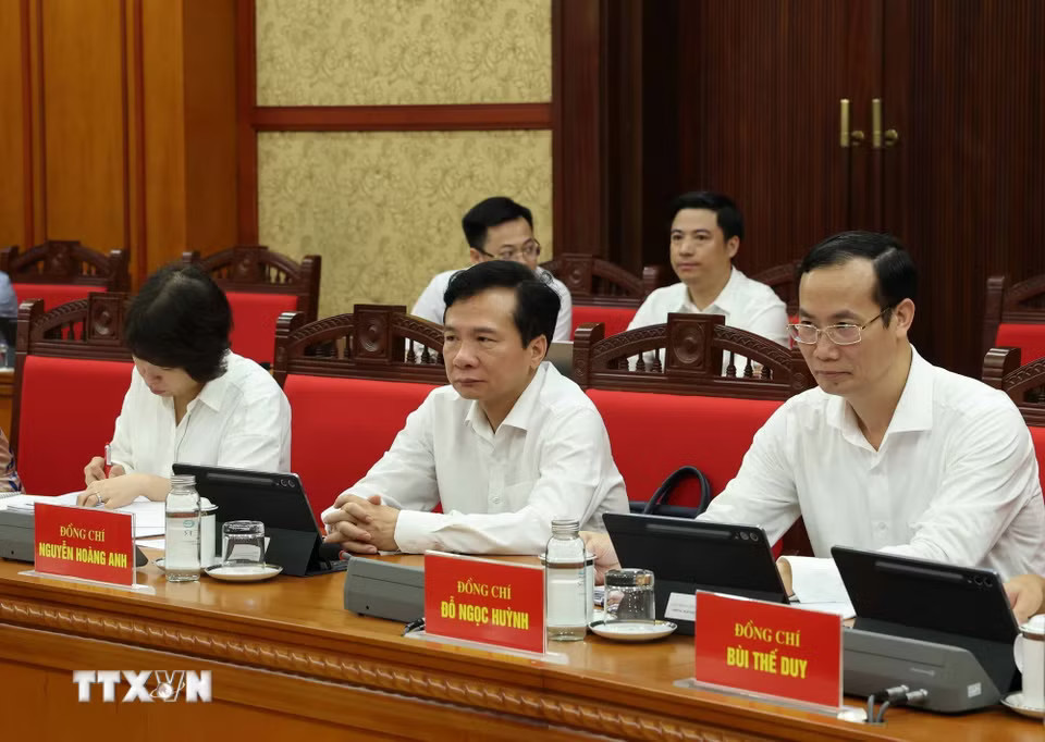 Các đại biểu tham dự cuộc làm việc