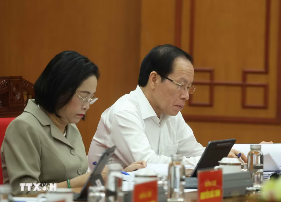 Các đại biểu tham dự cuộc làm việc