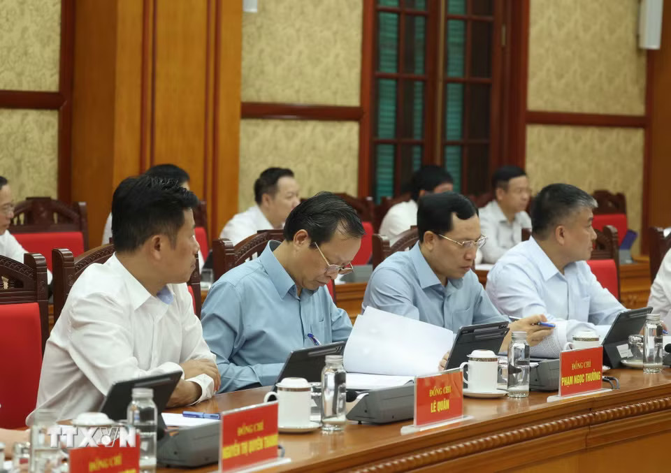 Các đại biểu tham dự cuộc làm việc