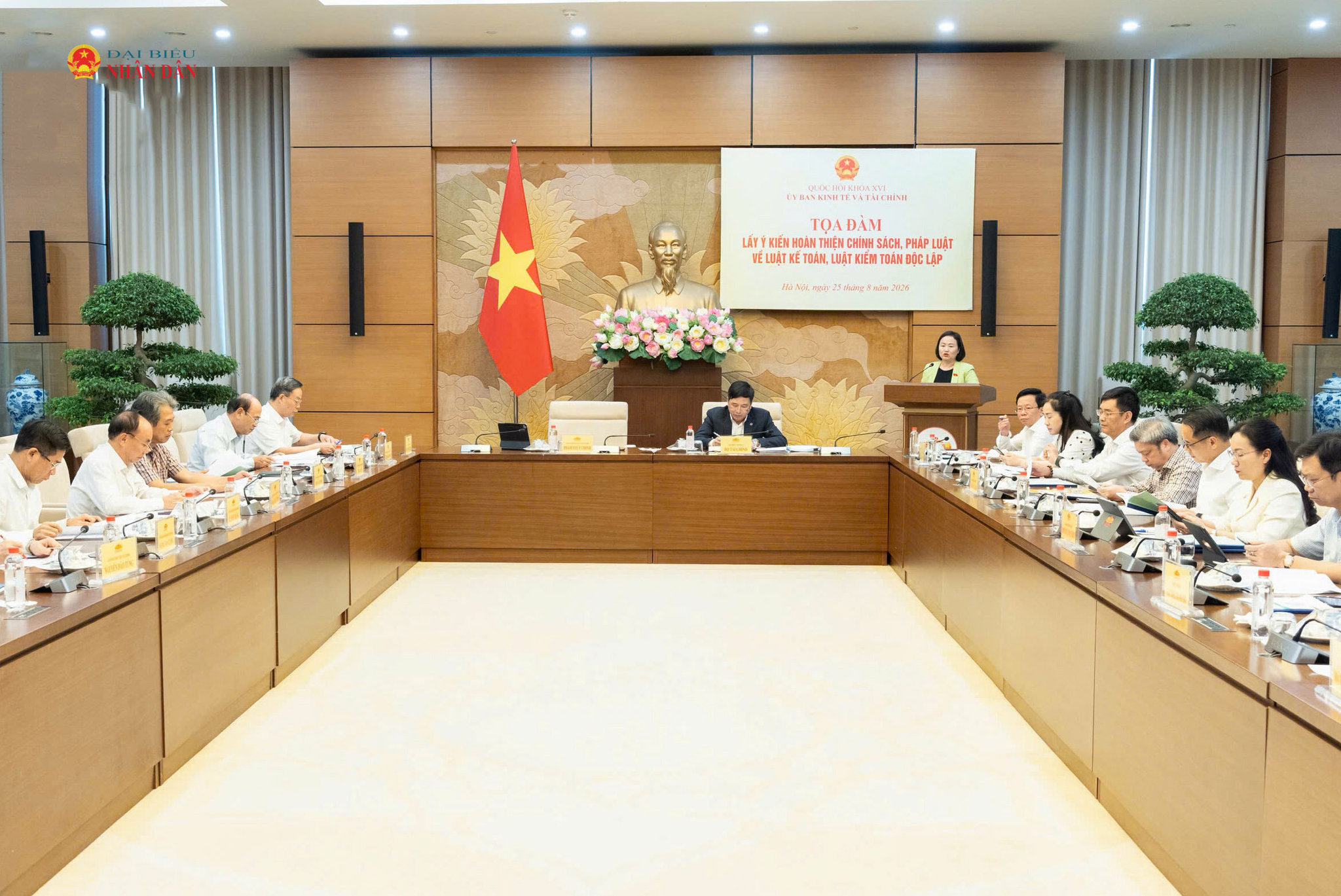 Toàn cảnh