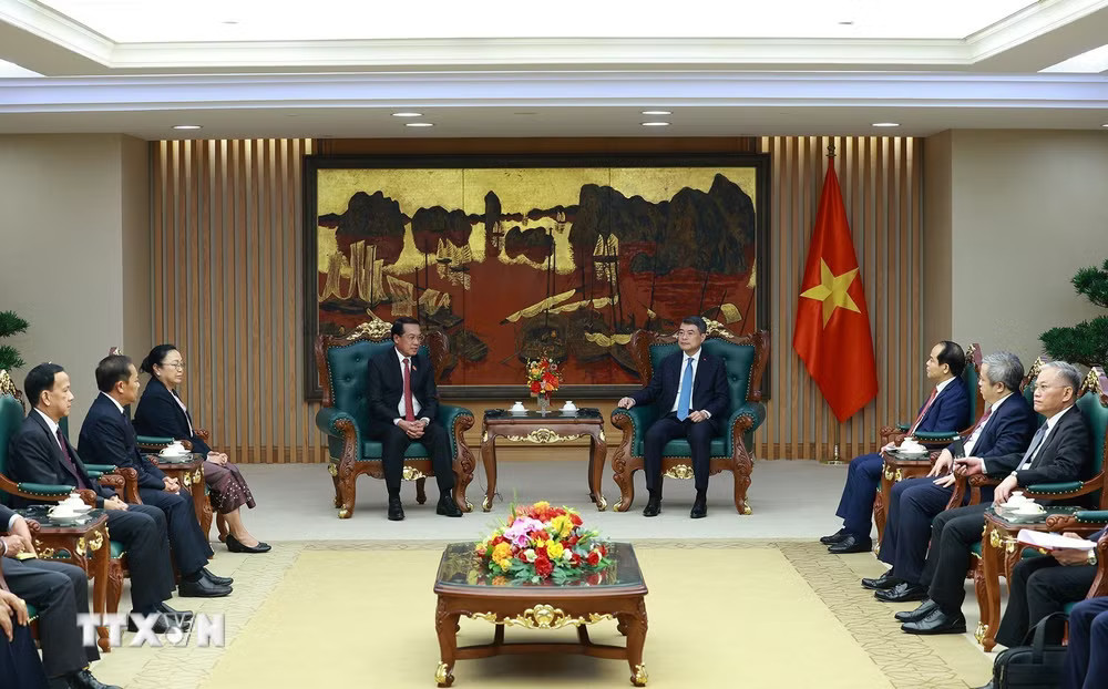 Thủ tướng Lê Minh Hưng tiếp ông Vanhxay Phongsavanh, Tổng Thanh tra Nhà nước Lào. (Ảnh: Dương Giang/TTXVN) Thủ tướng Lê Minh Hưng tiếp Tổng Thanh tra Nhà nước Lào Vanhxay Phongsavanh