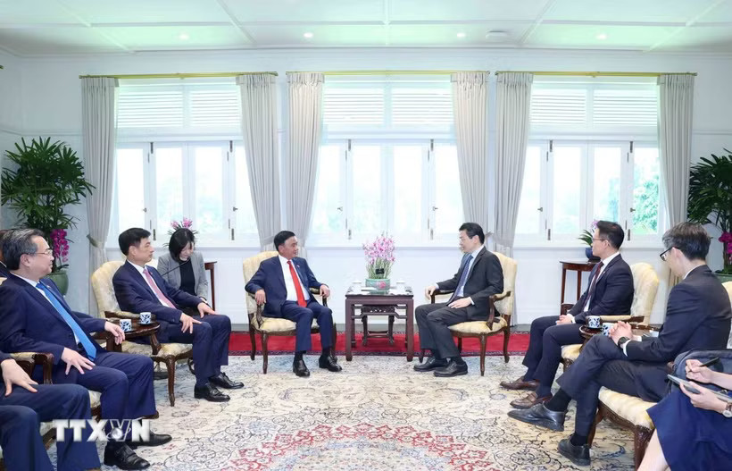 Thường trực Ban Bí thư Trần Cẩm Tú hội kiến Tổng Thư ký Đảng Hành động Nhân dân, Thủ tướng Singapore Lawrence Wong