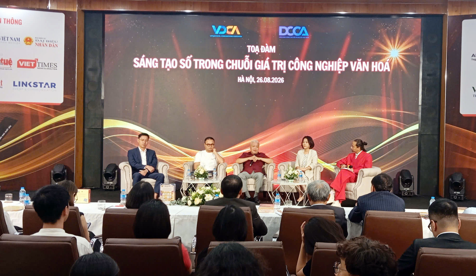 Phó Chủ tịch Liên minh Sáng tạo Nội dung số Việt Nam Nguyễn Đắc Thắng phát biểu tại tọa đàm