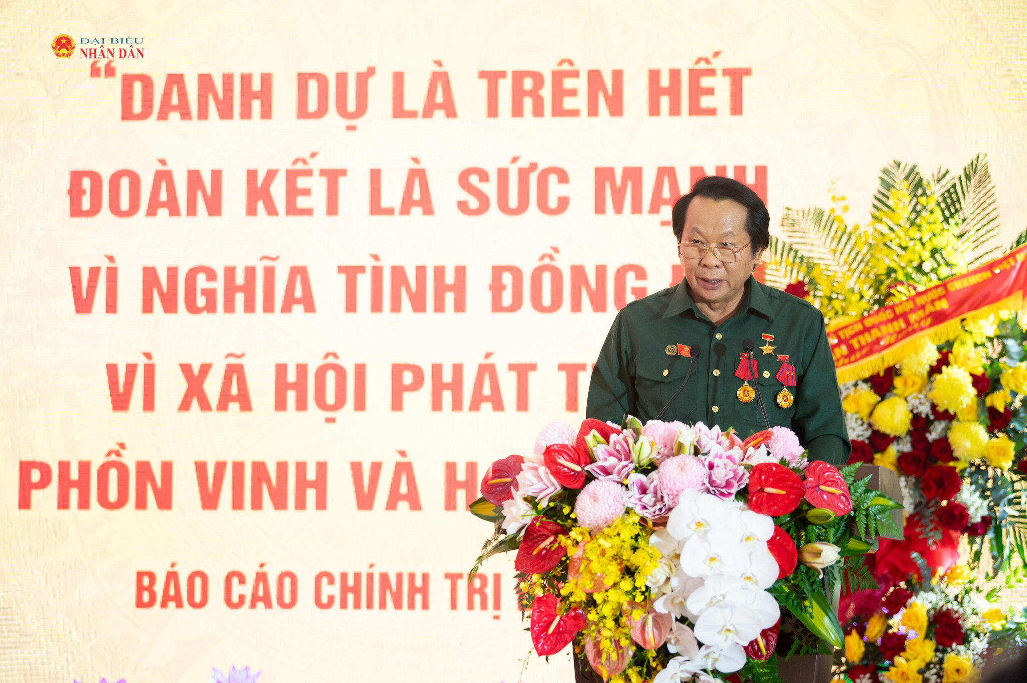 Phó Chủ tịch Hội Thanh niên xung phong khóa IV Vũ Trọng Kim trình bày Báo cáo Chính trị trình Đại hội