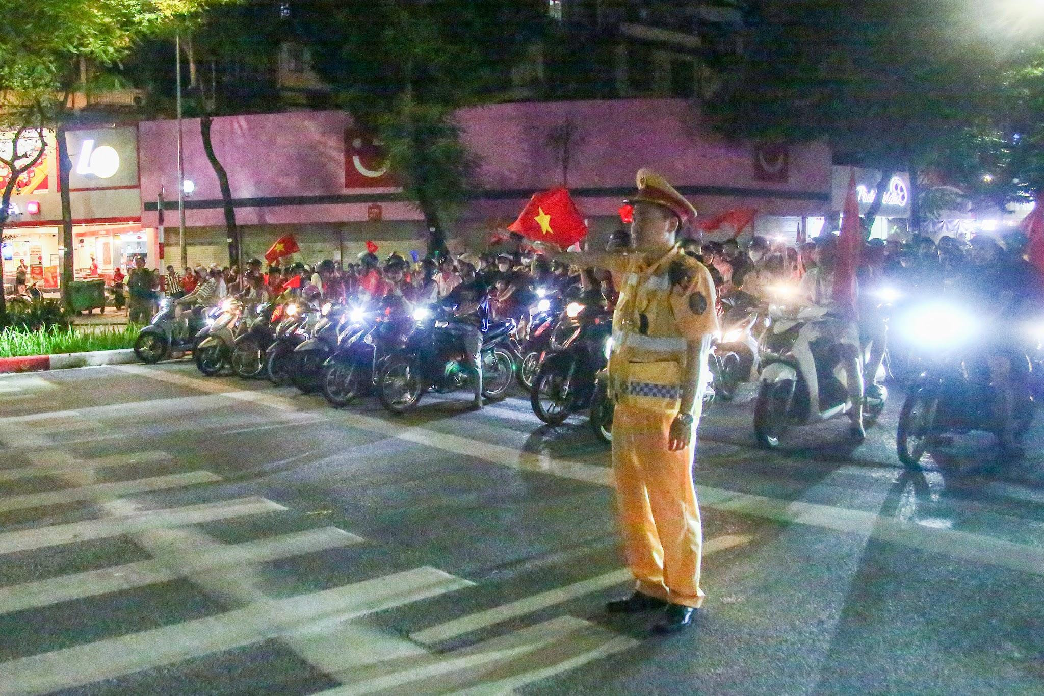 CSGT Hà Nội huy động tối đa lực lượng, phương tiện, bảo đảm TTATGT phòng ngừa tai nạn và các vi phạm pháp luật