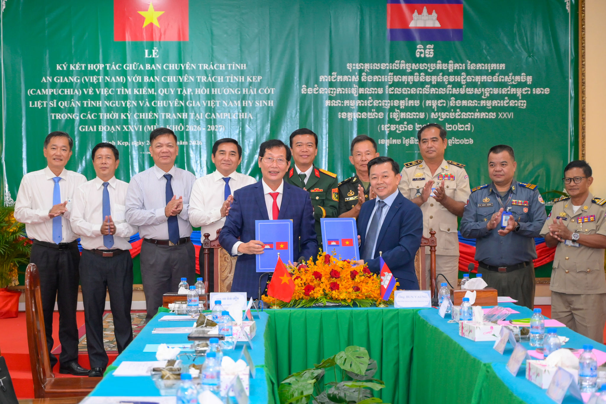 Ban Chuyên trách tỉnh An Giang và Ban Chuyên trách tỉnh Kép ký kết biên bản hợp tác tìm kiếm, quy tập, hồi hương hài cốt liệt sĩ Quân tình nguyện và Chuyên gia Việt Nam hy sinh trong các thời kỳ chiến tranh tại Campuchia, giai đoạn XXVI, mùa khô 2026-2027