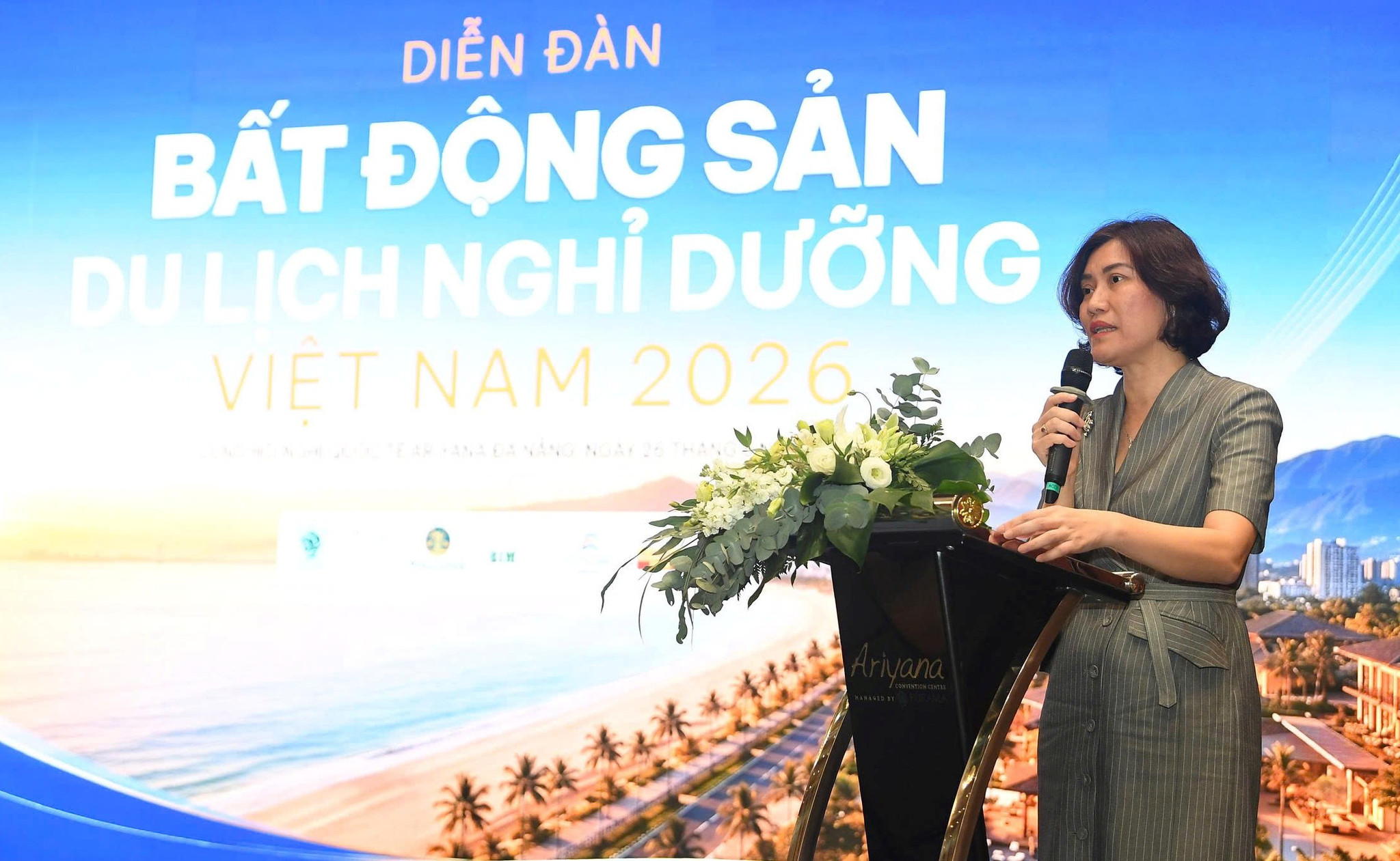 Bà Nguyễn Thị Hồng Nga, Tổng biên tập Báo Xây dựng phát biểu tại diễn đàn