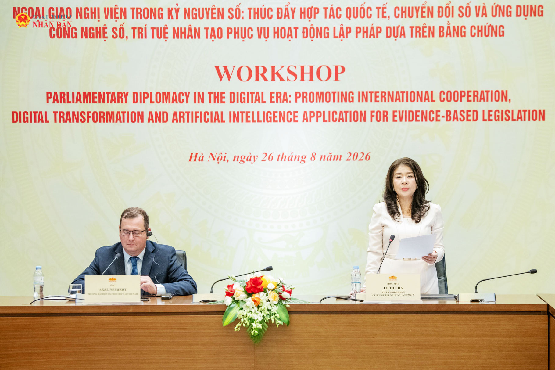 Phó Chủ nhiệm Văn phòng Quốc hội Lê Thu Hà và Trưởng đại diện tổ chức Hanns Seidel tại Việt Nam Axel Neubert đồng chủ trì hội thảo