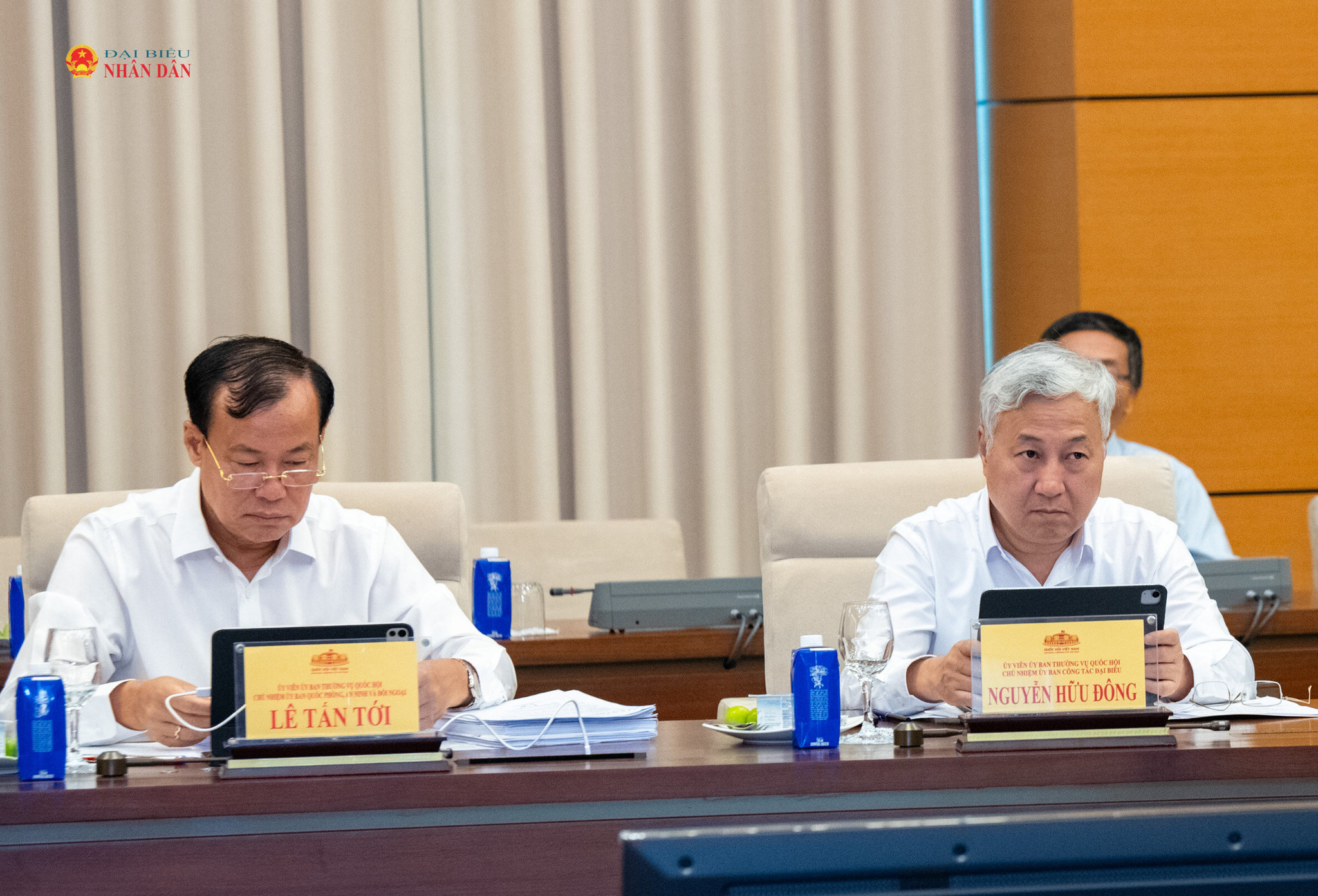 Các đại biểu tham dự phiên họp.1
