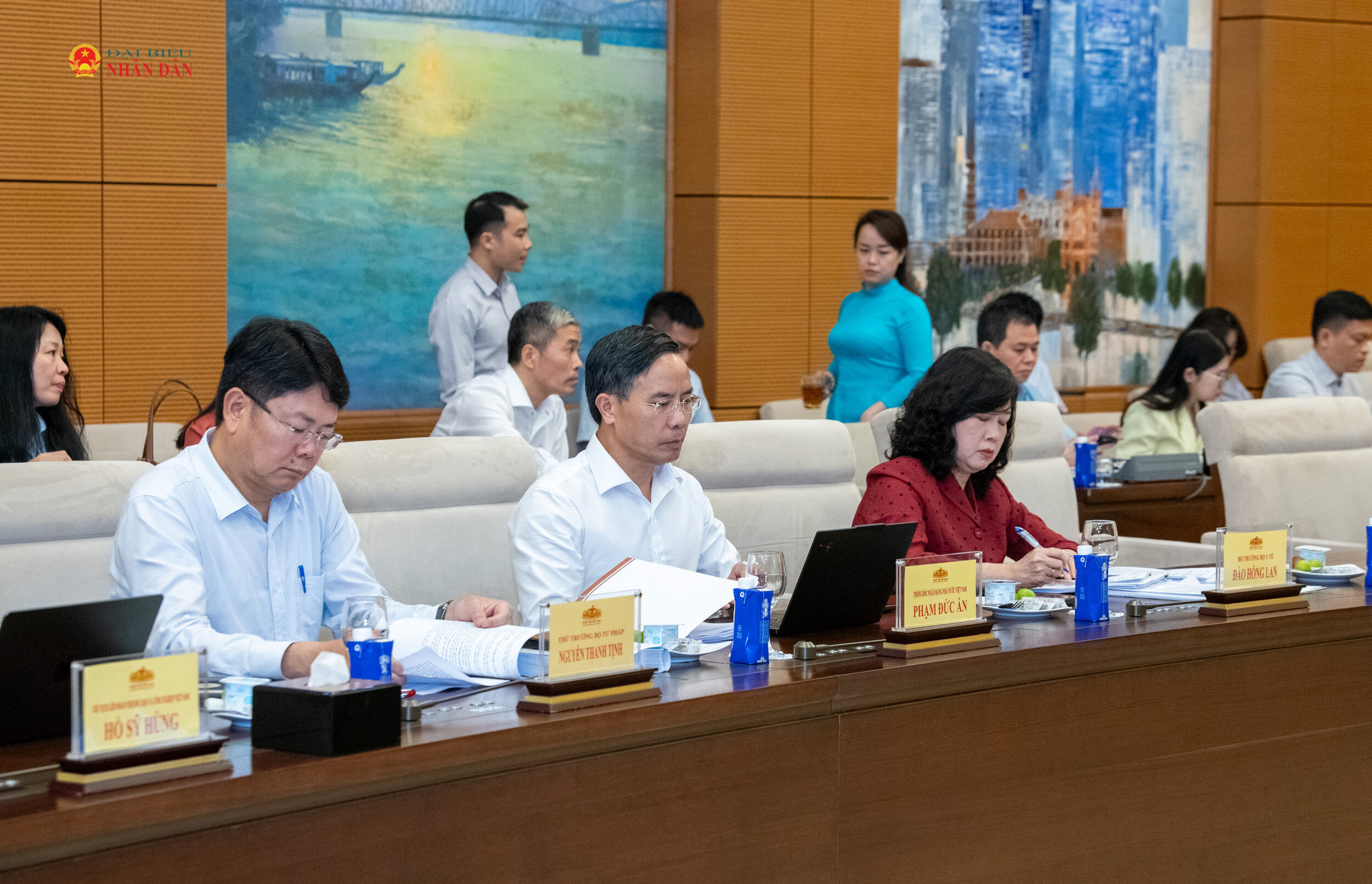 Các đại biểu tham dự phiên họp.5