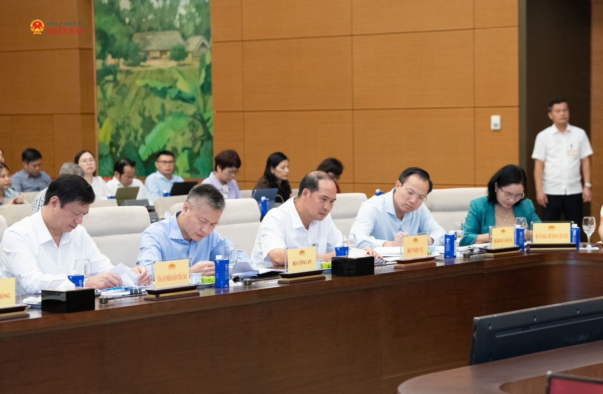 Các đại biểu tham dự phiên họp.7