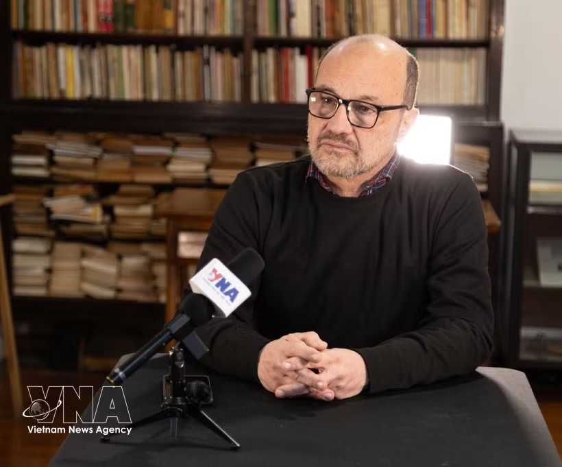 Marcelo Rodriguez, head of the Commission for Foreign Affairs of the Communist Party of Argentina (PCA) Central Committee, in an interview granted to the Vietnam News Agency. (Photo: VNA)