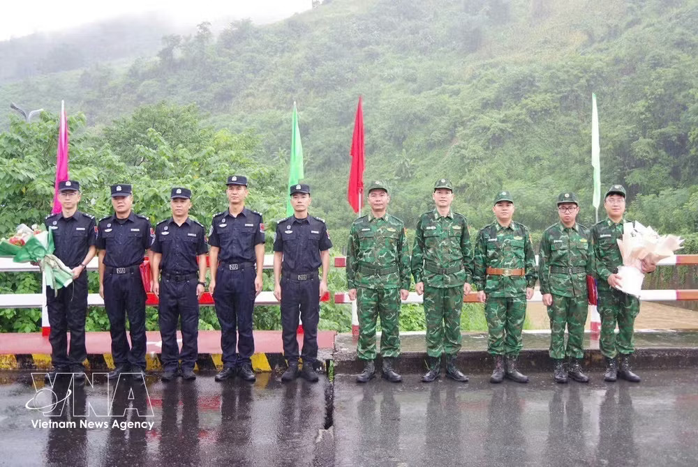 Members of the Vietnamese and Chinese patrol teams (Photo: VNA) vnanet-vn-cn2.jpg