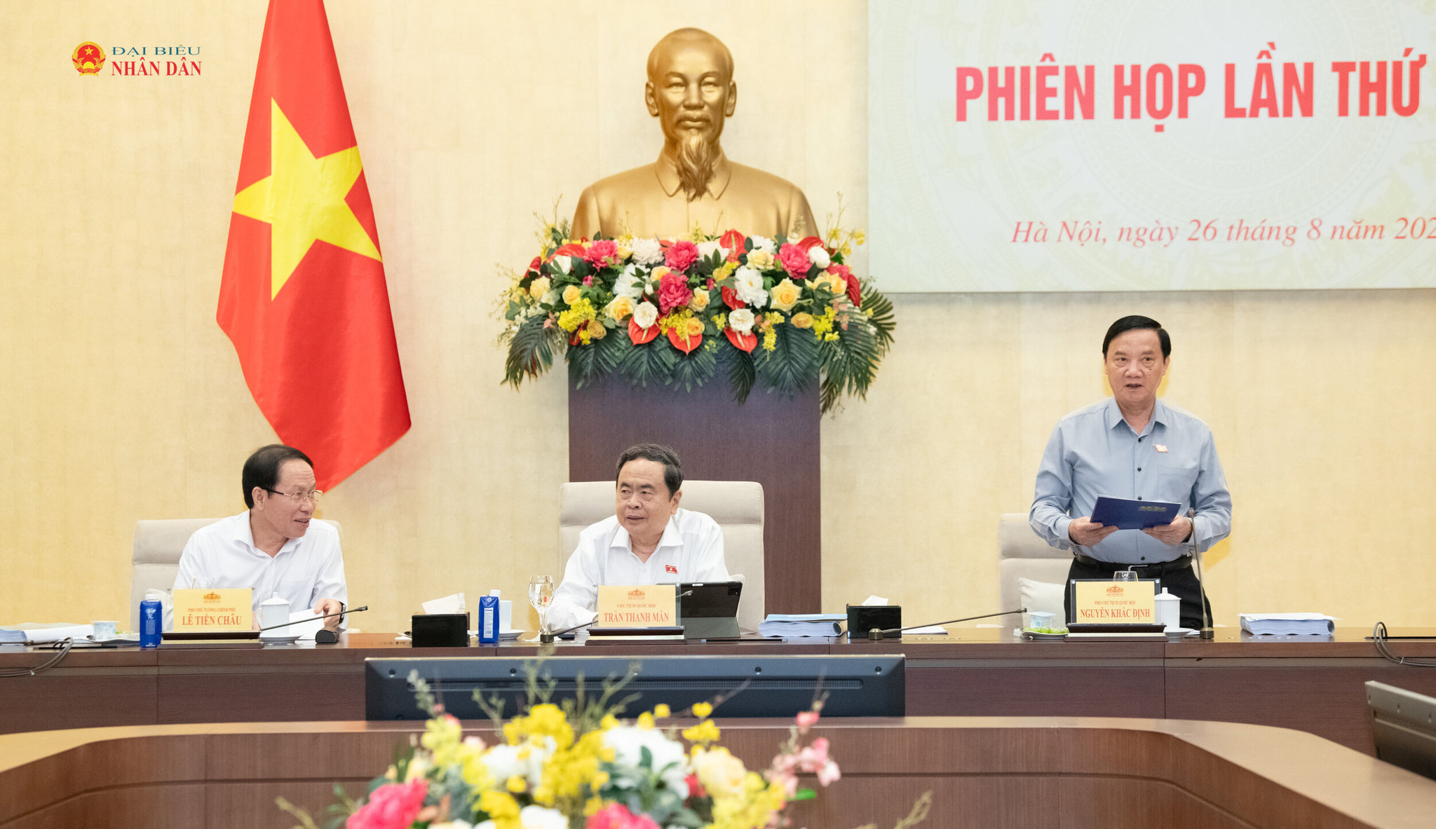 Phó chủ tịch QH Nguyễn Khắc Định phát biểu.2