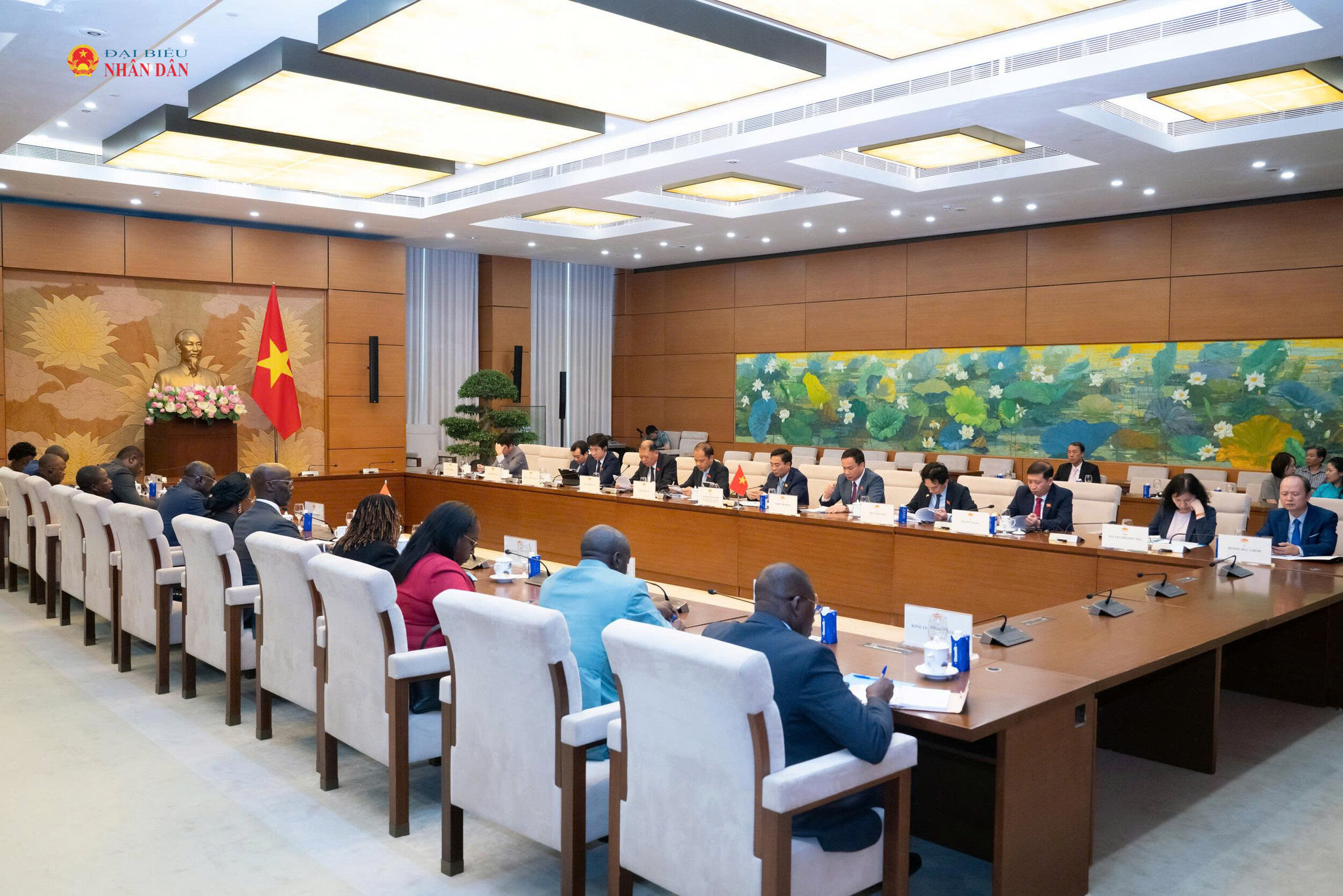 Quang cảnh cuộc làm việc